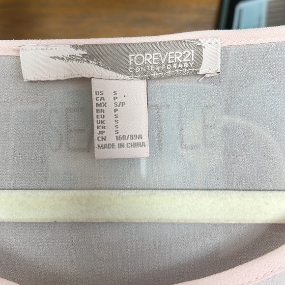 FOREVER 21 Light Champagne Color Sheer Blouse w/Eyelet Sleeve Detail, Small,EUC. - Picture 3 of 6
